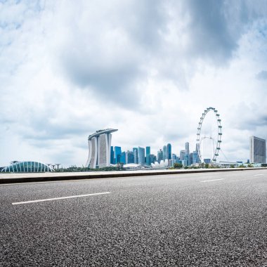 Marina bay yakınındaki modern binalar