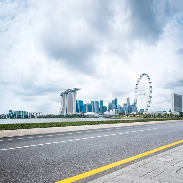 Marina bay yakınındaki modern binalar