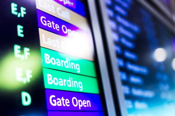 ekran alanında Havaalanı uçuş bilgileri