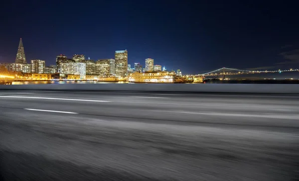 Paisaje Urbano San Francisco Desde Camino Vacío Por Noche —  Fotos de Stock