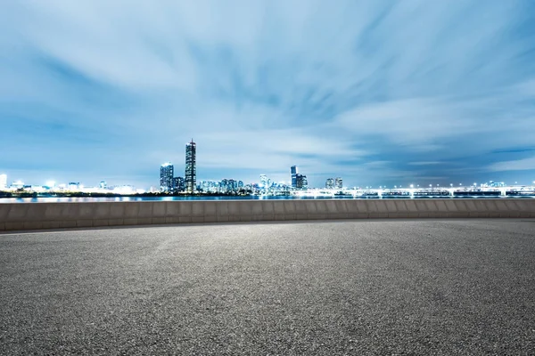 都市の景観と空道 — ストック写真