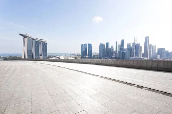 Empty floor with cityscape of modern city — Stock Photo, Image