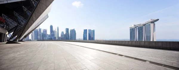 Empty floor with cityscape of modern city — Stock Photo, Image