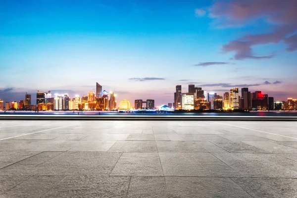 Stadtbild Von Hangzhou New City Aus Leerem Ziegelboden Der Dämmerung — Stockfoto