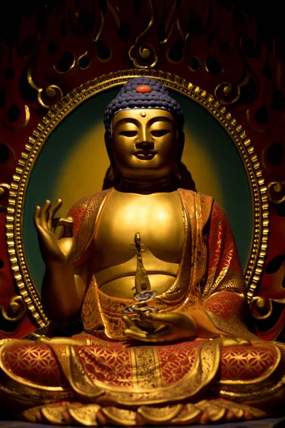 Χρυσό Άγαλμα Βούδα Στο Ναό — Φωτογραφία Αρχείου