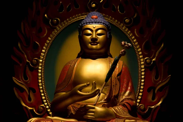 Золотая Статуя Будды Храме — стоковое фото