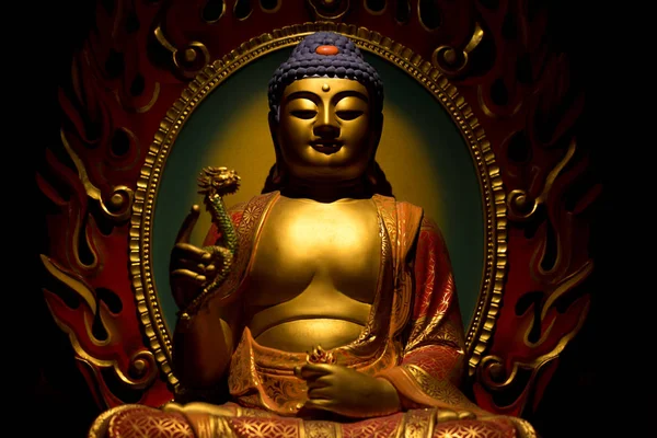 Arany Buddha Szobor Templomban — Stock Fotó