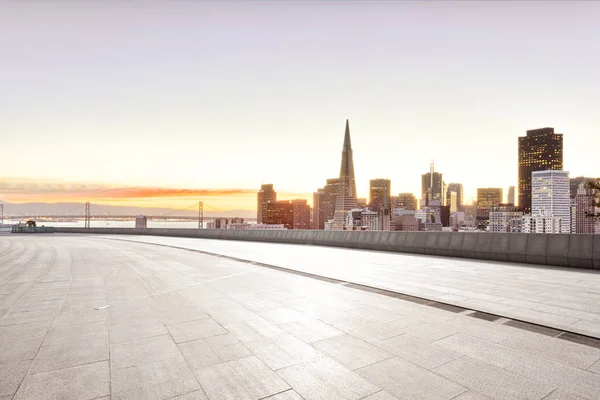 Leerer Ziegelboden Mit Stadtbild Von San Francisco Bei Sonnenaufgang — Stockfoto
