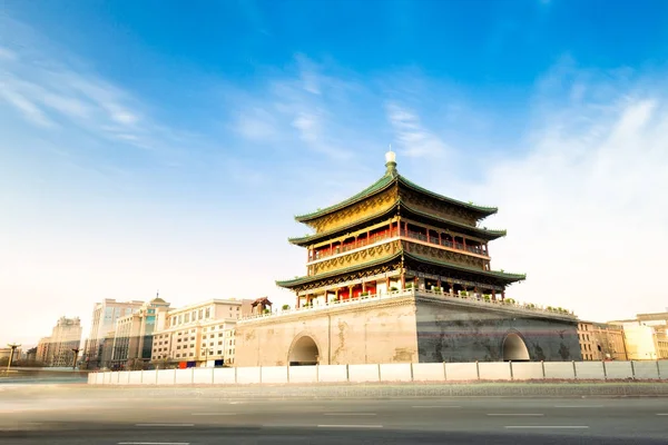 Famous Ancient Bell Tower Cloud Sky Busy Road — Stock Photo, Image