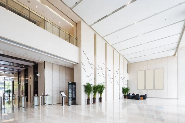 Interiér Poskytuje Prostorné Světlé Vstupní Hala Moderní Kancelářská Budova — Stock fotografie