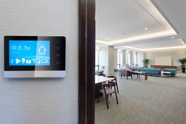 modern ofis içinde akıllı perde