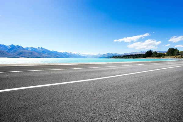 Landscape Blue Sea Empty Road — Stock Photo, Image