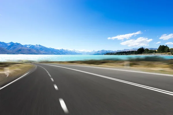 Paesaggio Mare Azzurro Strada Vuota — Foto Stock