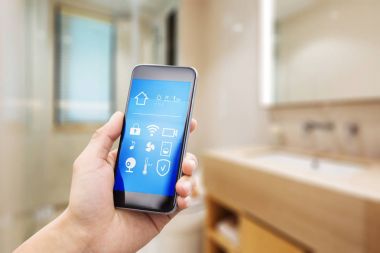 Akıllı ev içinde hareket eden telefon