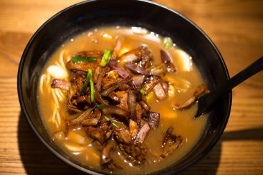 Lezzetli Çin yemeği masada