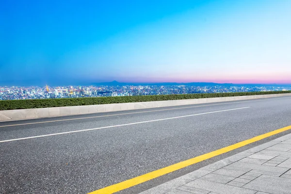 都市の景観と空道 — ストック写真