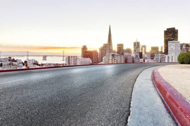 modern cityscape ile boş yol