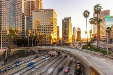 modern şehir de yol trafik