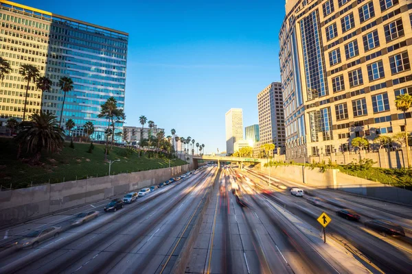 modern şehir de yol trafik