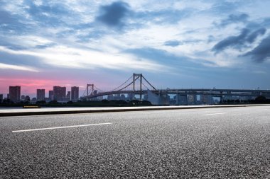 asma köprü City ile boş yol