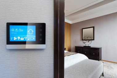 Yatak odasında akıllı ev ile dijital ekran