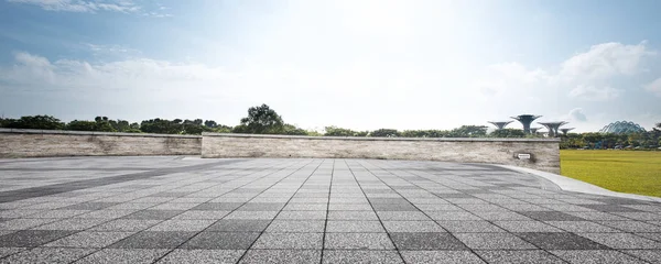 Empty floor near park — Stock Photo, Image