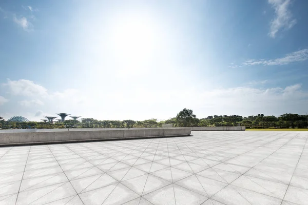 Empty floor near park — Stock Photo, Image