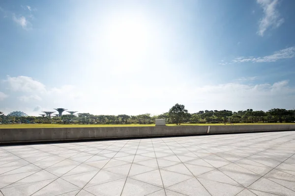 Empty floor near park — Stock Photo, Image