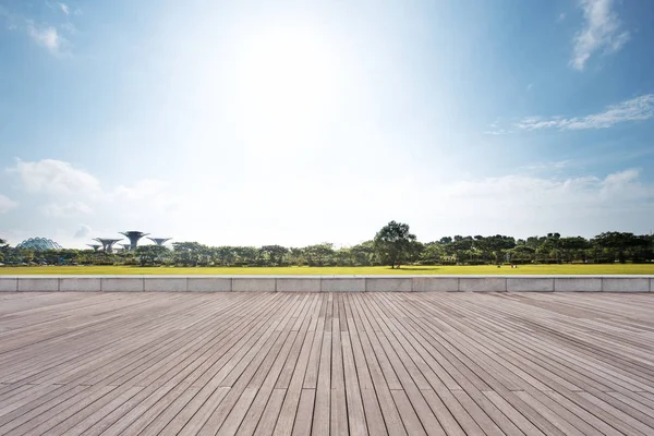 Empty floor near park — Stock Photo, Image