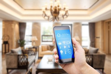 Akıllı ev içinde hareket eden telefon