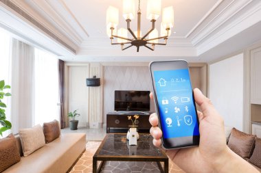 Akıllı ev içinde hareket eden telefon