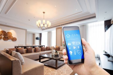 Akıllı ev içinde hareket eden telefon