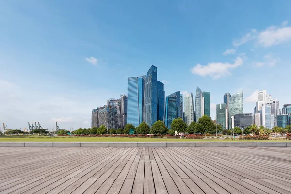 Piso vacío con edificios modernos —  Fotos de Stock