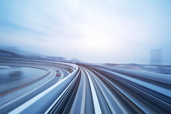 Snelheid spoorweg track in de moderne stad — Stockfoto