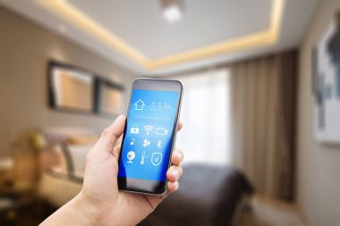 Akıllı ev içinde hareket eden telefon