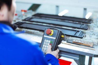 fabrikada kontrol cihazı