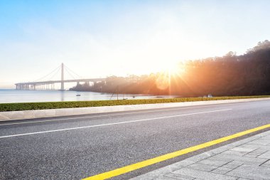 Golden Gate Köprüsü San Francisco yakınlarındaki yolu
