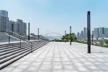 Çelik köprü ile boş yere 