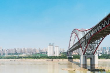 Chongqing Nehri üzerinde çelik köprü