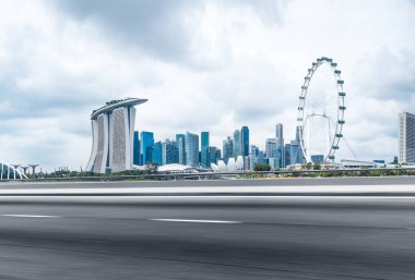 Cityscape ile boş yol 