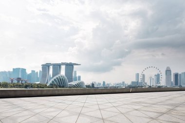 boş mermer zemin ile cityscape 