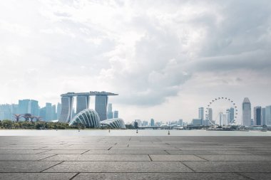 boş mermer zemin ile cityscape 