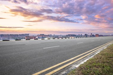 asfalt yol ile cityscape modern şehir