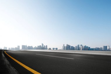 asfalt yol ile cityscape modern şehir