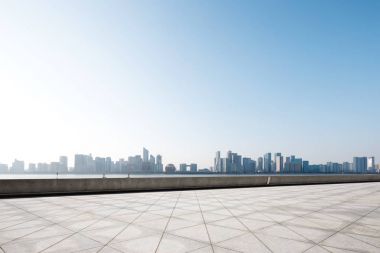 boş mermer zemin ile cityscape 