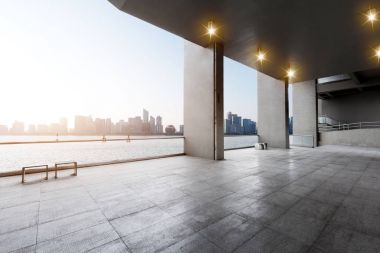 boş mermer zemin ile cityscape 