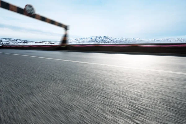 Empty asphalt road with snow mountains — Stock Photo, Image