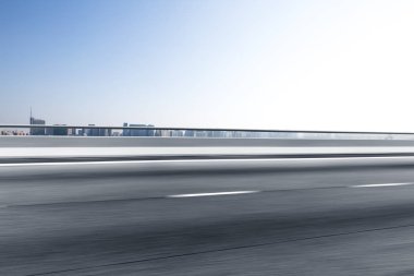 emtpy asfalt yol ile cityscape