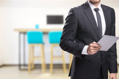 işadamı tablet ve iç bulanık Office