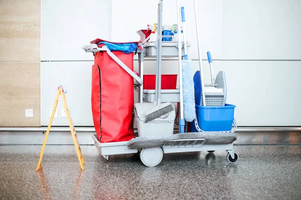 Cleaning Cart Modern Hall — Stock Photo, Image